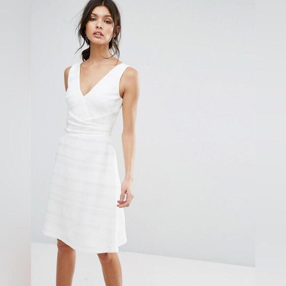 Reiss Dresses & Skirts - NEW Reiss Daisy Stripe Texture Fit & Flare Dress, white, size 2